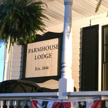 Farmhouse Lodge